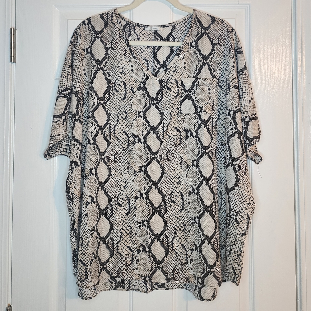 NWOT Jodiful oversized snakeskin thing flowy top